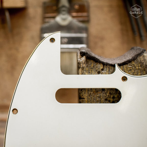Pickguard Blanc 8 trous pour Telecaster relic by Guitare Garage